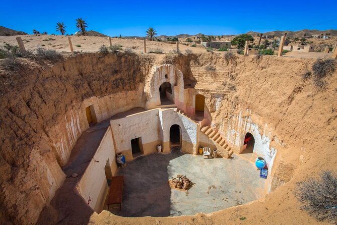 2-Day Tunisian Sahara Tour with Food & Stay from Sousse - Douz: your night at the Sahara gateway