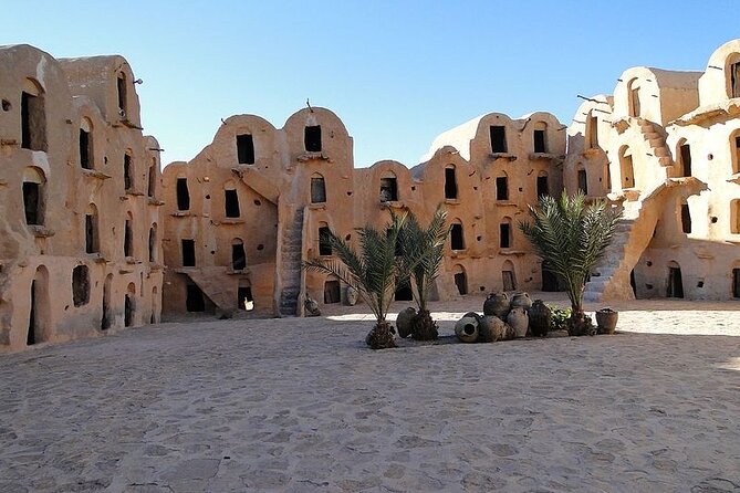 4-Day Private Tour: Sahara and Djerba Island from Tunis and Hammamet - Three dinners and three breakfasts on the road