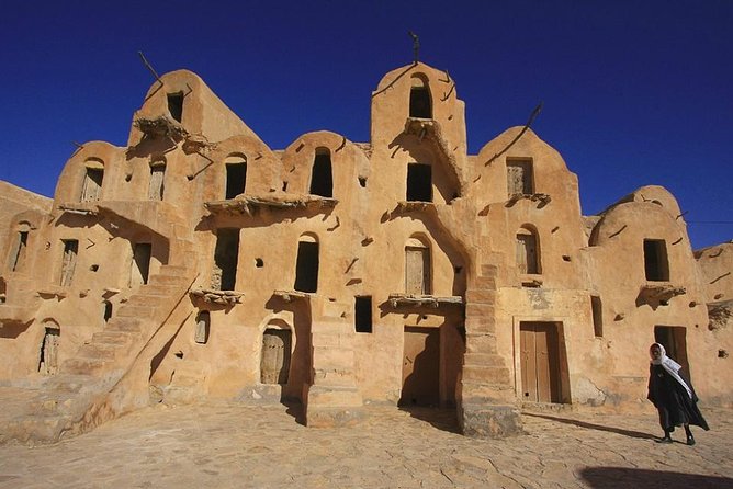4 Days Tunisia Discovery Private Tour - Tozeur connects palms, waterfalls, and film scenery