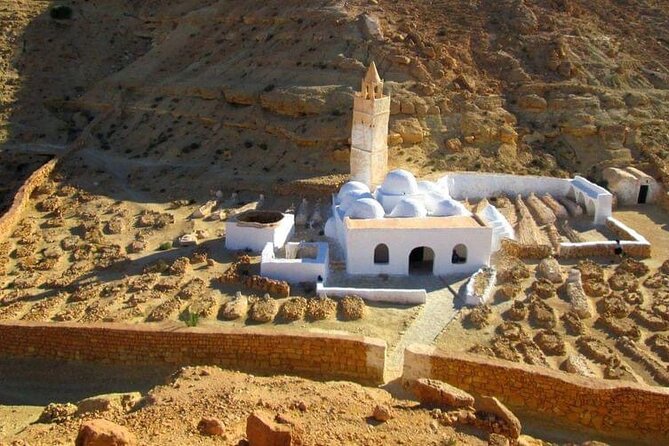 Discovery tour of Southern Tunisia - A night on the road, with meals included