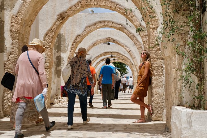 From Djerba : 1 day in the footsteps of Star Wars "Mos Eisley" - Sidi Jemour Mosque and the arrival at Mos Eisley