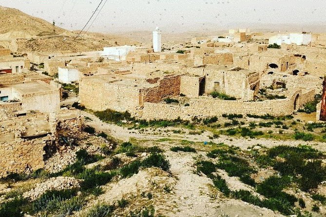 One night under the tent: Tataouine - Chenini - Ksar Ghilane - Matmata - A cave home and a direct look at local traditions