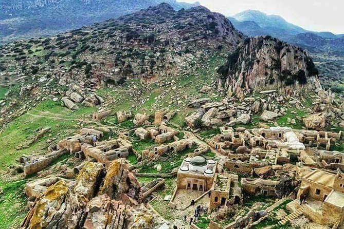 Out of time Berber villages Tekrouna and Zriba Alia - Zriba Alia, a ruined village between rocky peaks