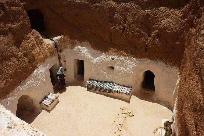 The Tunisian South between Oasis and Mountain: 3 Days / 2 Nights Douz and Tozeur - Ong Jemel and the Star Wars desert